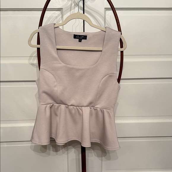 Elegant Cream Sleeveless Peplum Top - Picture 3 of 4